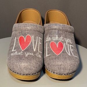 Dansko Twin Pro Love Clogs – Size 36 (Women’s 5.5–6)